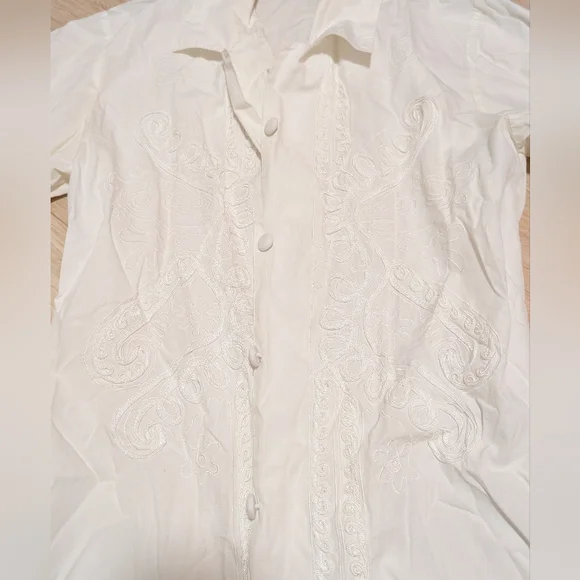 Holt Renfrew Embroidered Button-Down Shirt With Elegant Puffy Sleeves Size 6 - Picture 2 of 6